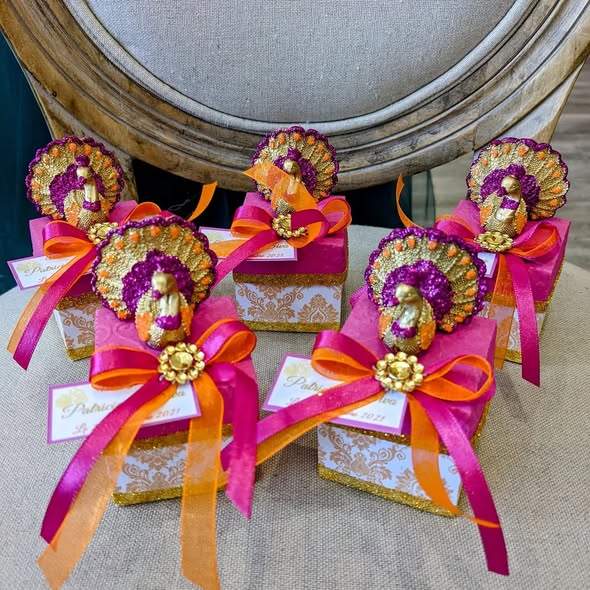 Boite carré paon arabesque