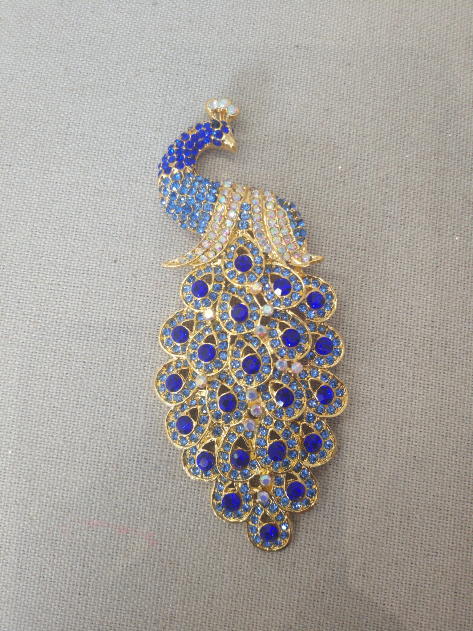 Broche Paon bleu roi